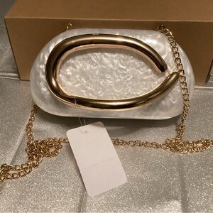 Cuxva Acrylic Shell Shaped Clutch Purse Metal Handle Removable Chain Off-white